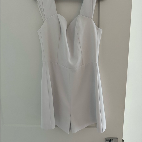 Alice + Olivia Iman Cap-Sleeve
Sweetheart Romper NWOT - Picture 4 of 6